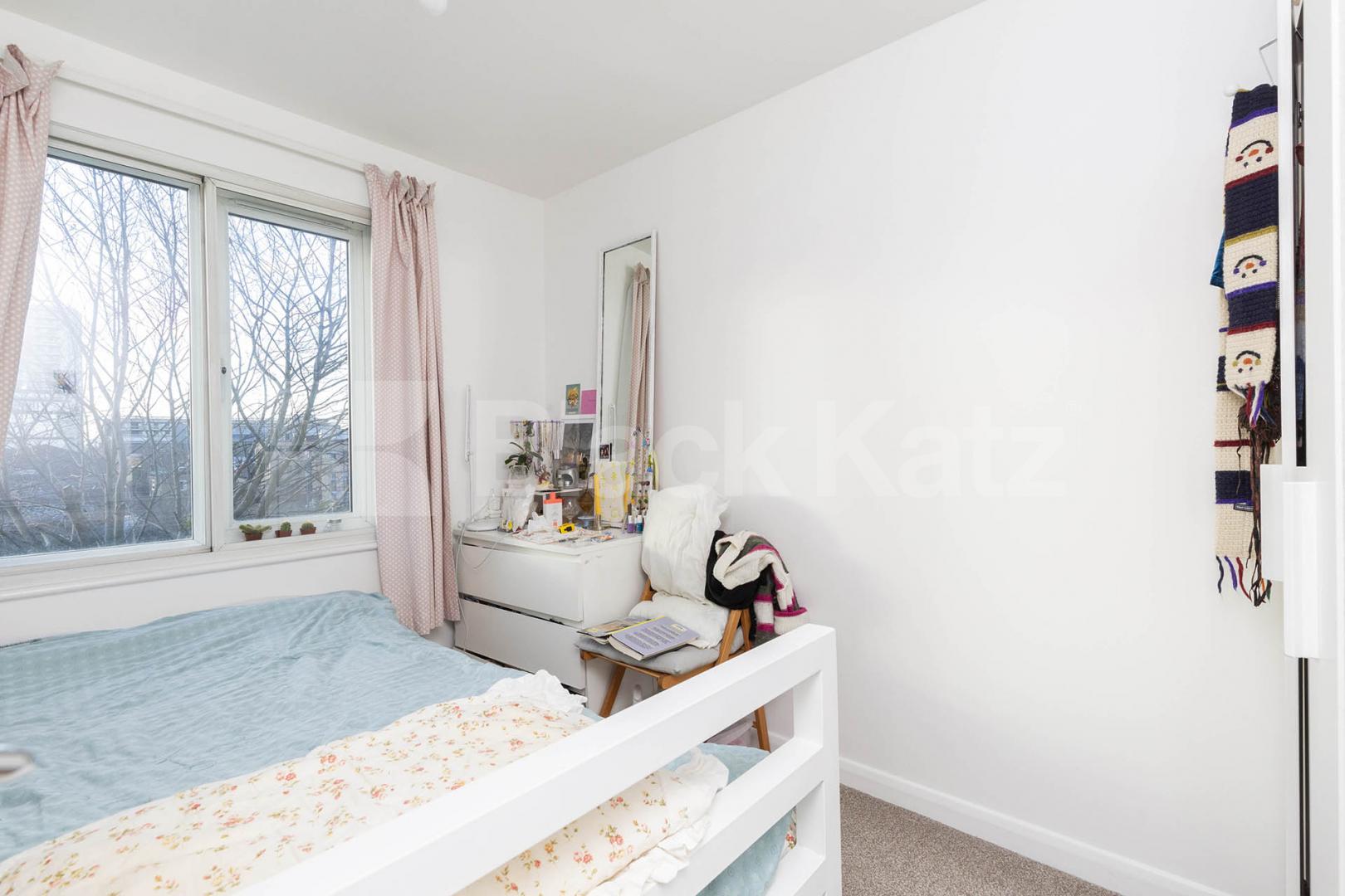 Large two bed apartment located within easy access to Kings Cross & Islington Bunning Way , Caledonian Road
